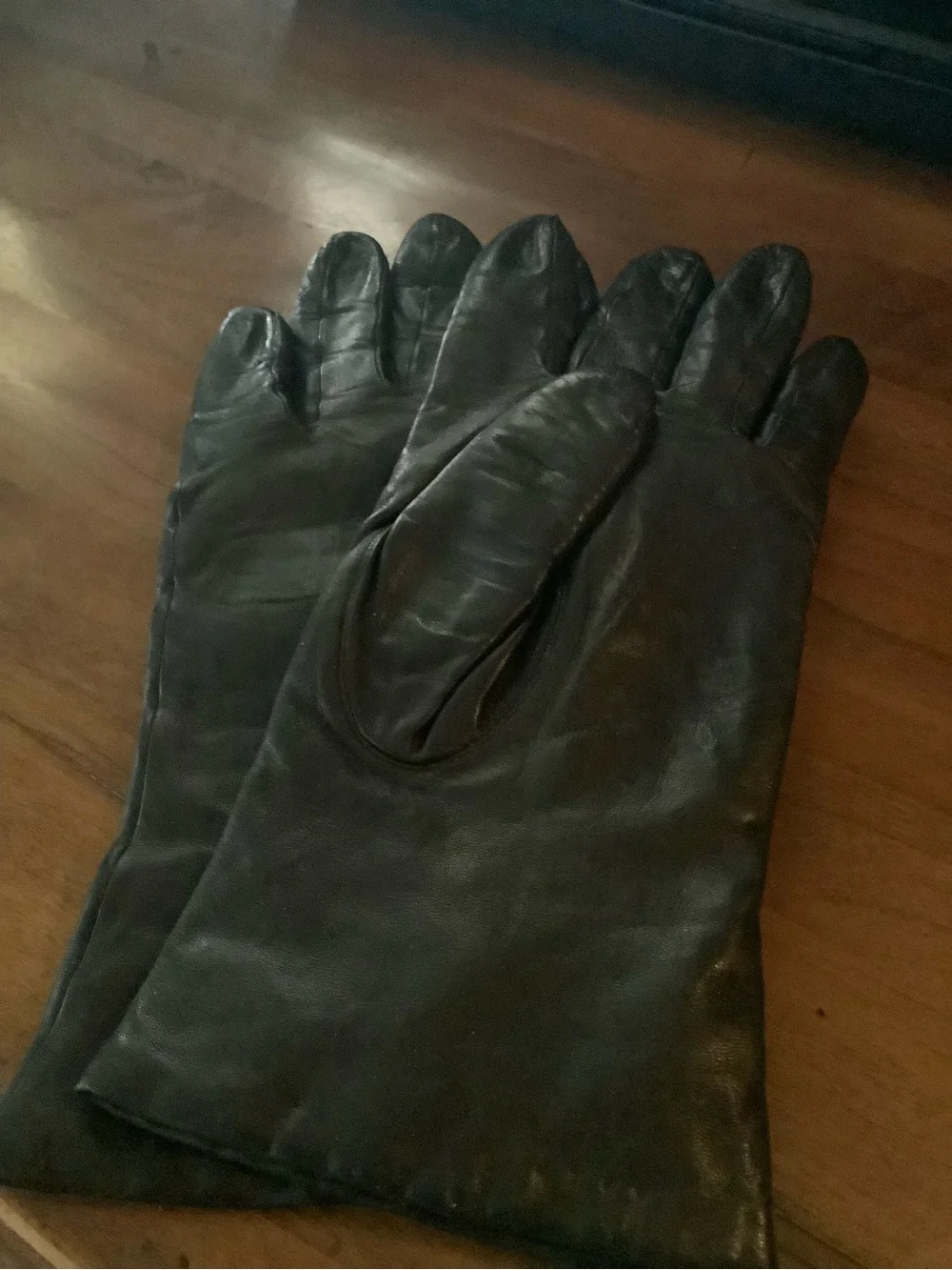 Classic Ladies Black Leather Gloves